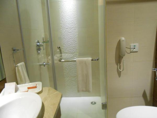Celesta - Kolkata : photo 9 de la chambre chambre deluxe double ou lits jumeaux