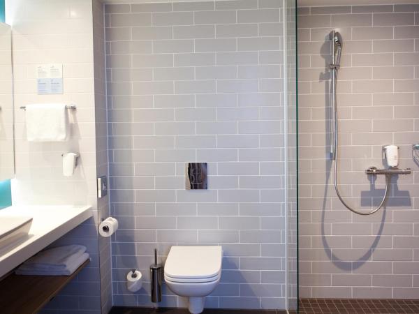 Holiday Inn Express Munich - Olympiapark, an IHG Hotel : photo 4 de la chambre chambre standard lit queen-size