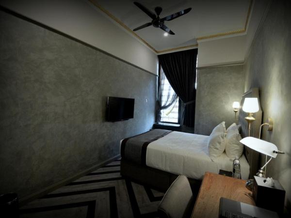 1969 Business Suites @ Ipoh Garden : photo 4 de la chambre hébergement lit queen-size premier avec balcon