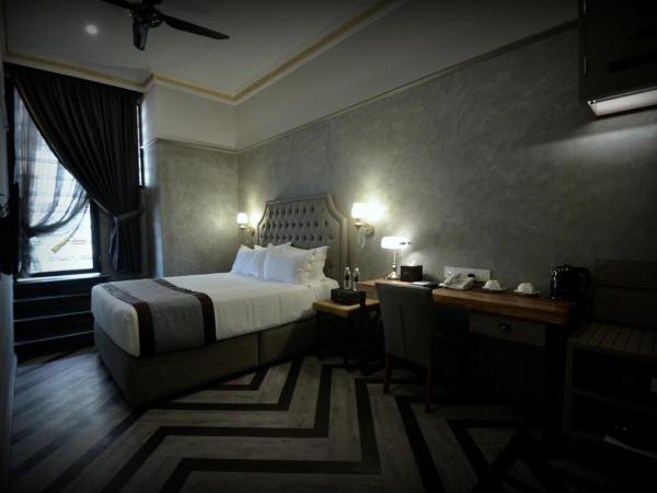 1969 Business Suites @ Ipoh Garden : photo 5 de la chambre hébergement lit queen-size premier avec balcon