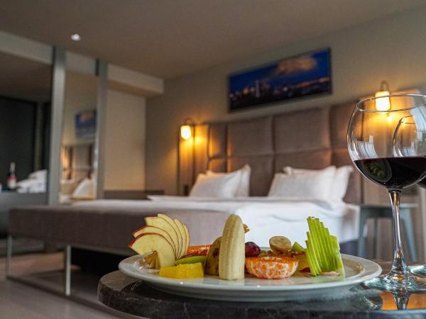 Pasaport Pier Hotel : photo 1 de la chambre chambre lit king-size - vue sur mer