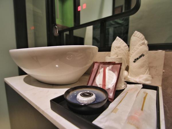 The Seraya Hotel : photo 3 de la chambre chambre lit king-size supérieure