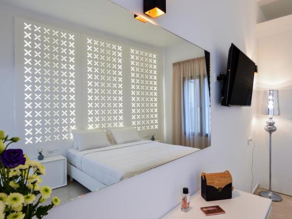 Elia Portou Luxury Residence : photo 9 de la chambre appartement de luxe avec bain à remous