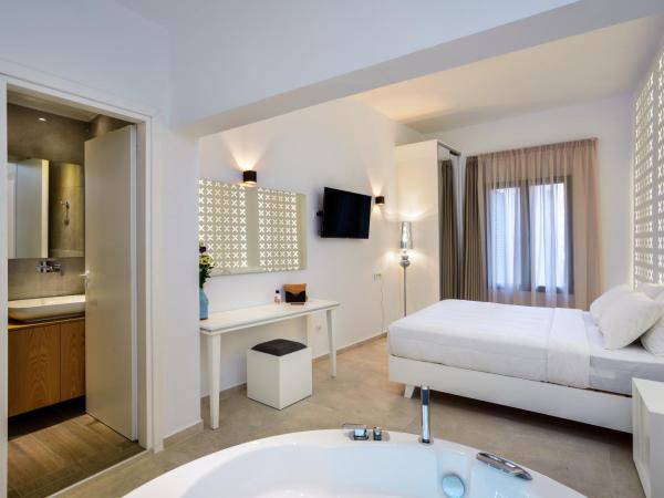 Elia Portou Luxury Residence : photo 2 de la chambre appartement de luxe avec bain à remous