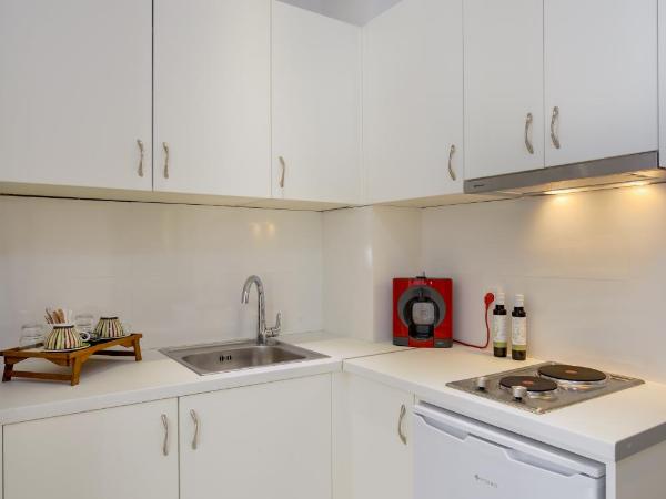 Elia Portou Luxury Residence : photo 7 de la chambre appartement de luxe avec bain à remous