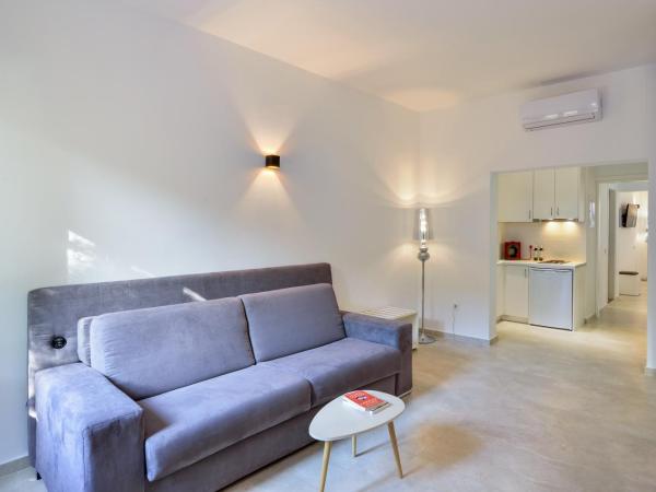 Elia Portou Luxury Residence : photo 6 de la chambre appartement de luxe avec bain à remous