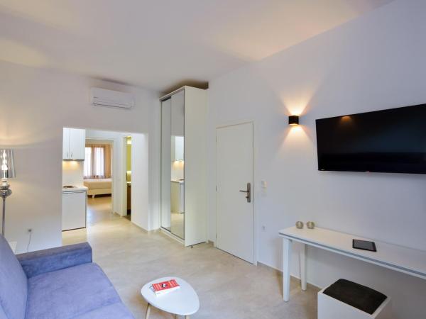 Elia Portou Luxury Residence : photo 3 de la chambre appartement de luxe avec bain à remous