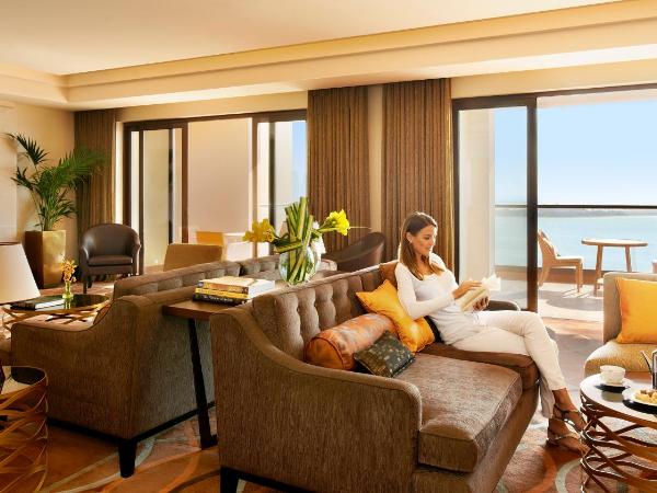 Fairmont The Palm : photo 5 de la chambre chambre lit king-size fairmont gold heritage avec accès au salon