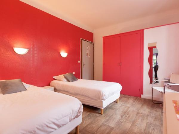 Le Pavillon Bleu Hotel Restaurant : photo 3 de la chambre chambre familiale avec salle de bains