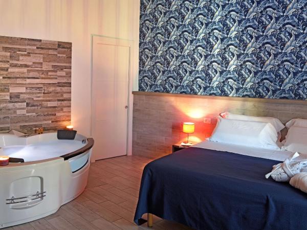 Barbarella HOTEL SPA : photo 8 de la chambre suite avec jacuzzi