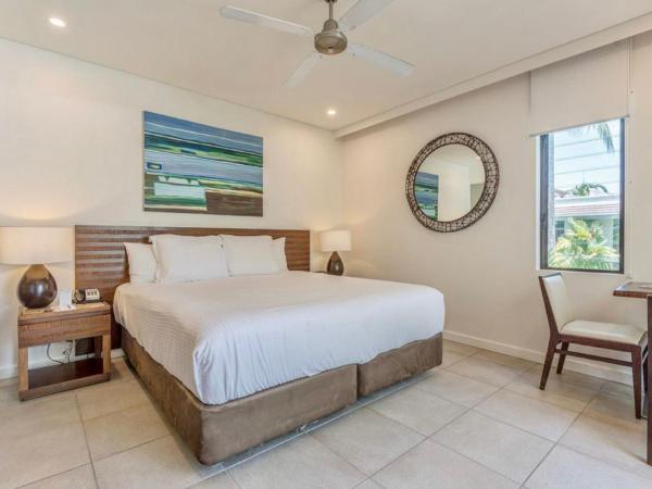 Luxury Apartments at Temple Resort and Spa Port Douglas : photo 3 de la chambre one-bedroom studio suite with pool view