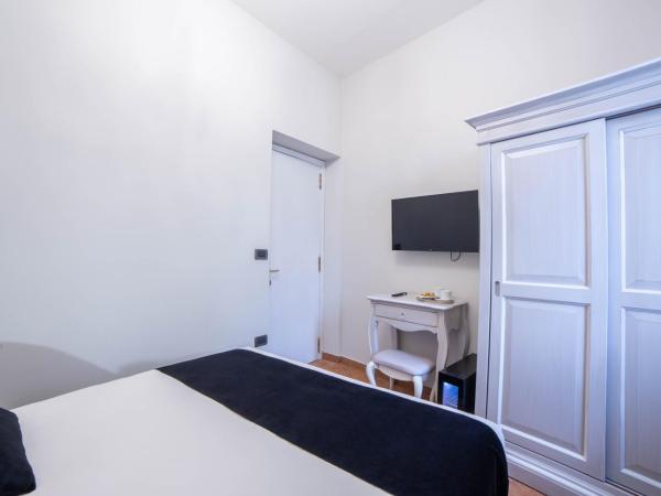 Residenza Florentia : photo 3 de la chambre chambre double avec salle de bains privative séparée