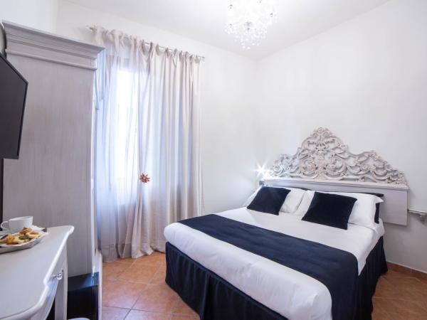 Residenza Florentia : photo 2 de la chambre chambre double avec salle de bains privative séparée