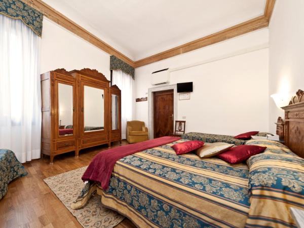 Hotel Alla Fava : photo 1 de la chambre chambre quadruple