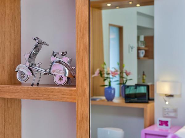 Ilios Beach Hotel Apartments ADULTS ONLY : photo 5 de la chambre studio - vue sur piscine