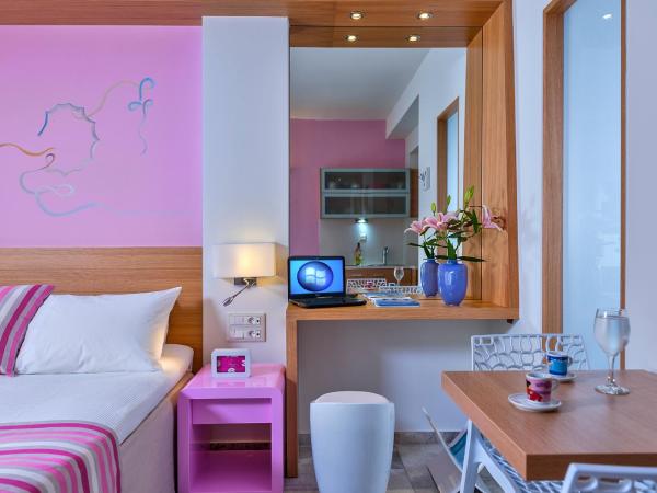 Ilios Beach Hotel Apartments ADULTS ONLY : photo 3 de la chambre studio - vue sur piscine