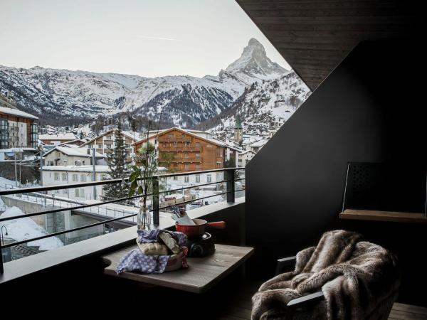 Hotel ZERMAMA Zermatt : photo 4 de la chambre chambre deluxe avec balcon - vue sur mont cervin