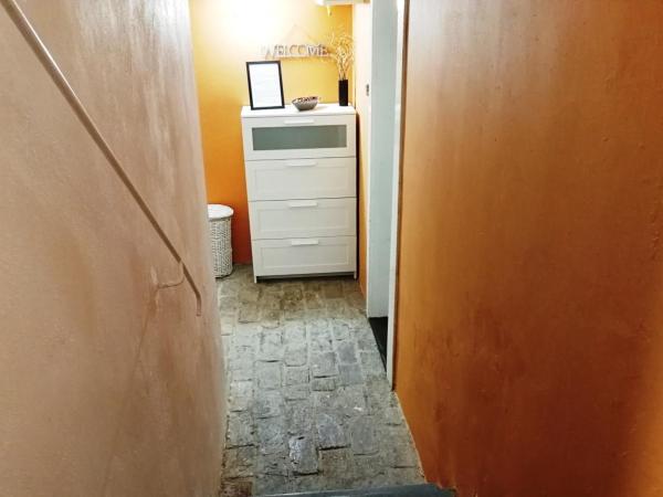 Flamingo Apartments : photo 1 de la chambre suite avec salle de bains privative séparée