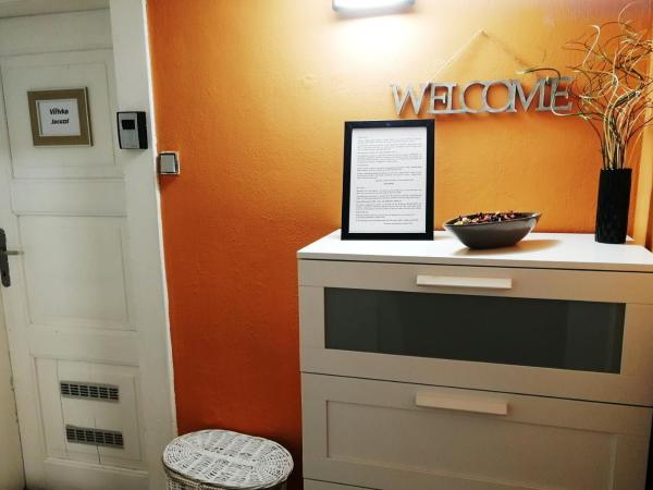 Flamingo Apartments : photo 2 de la chambre suite avec salle de bains privative séparée