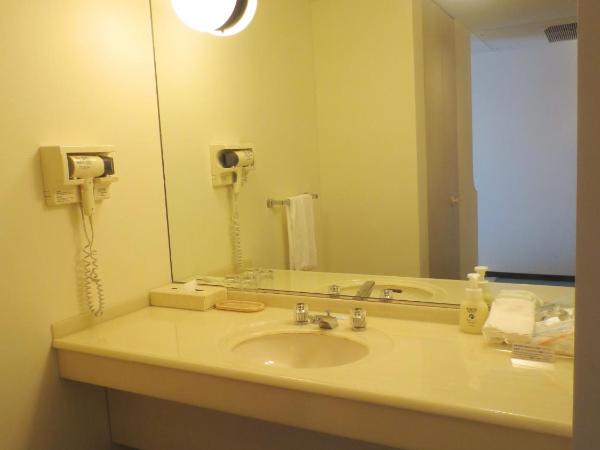 Kobe Portopia Hotel : photo 2 de la chambre chambre lits jumeaux deluxe avec balcon - aile sud - non-fumeurs