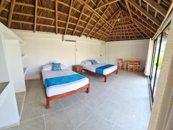 Bungalows Las Brisas Acapulco : photo 1 de la chambre chambre quadruple - vue sur jardin