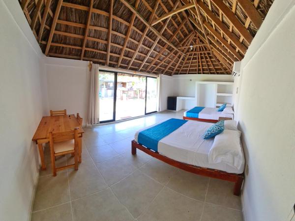Bungalows Las Brisas Acapulco : photo 2 de la chambre chambre quadruple - vue sur jardin