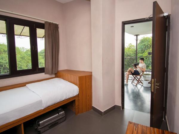 Minimalist Poshtel & Suites : photo 2 de la chambre chambre simple avec balcon