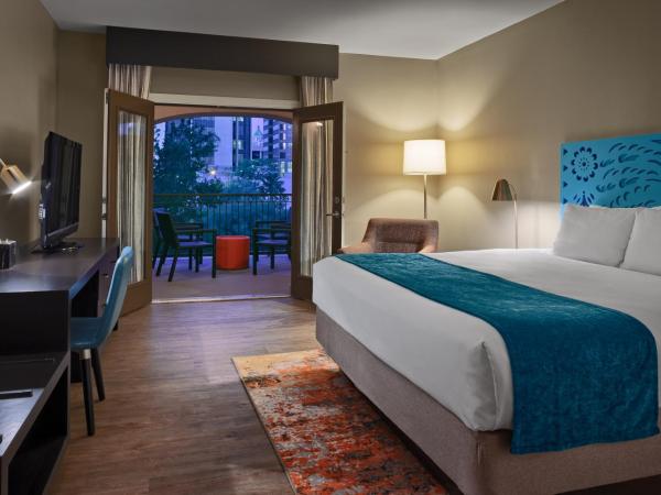 Hotel Indigo San Antonio Riverwalk, an IHG Hotel : photo 2 de la chambre luxueuse chambre king avec balcon