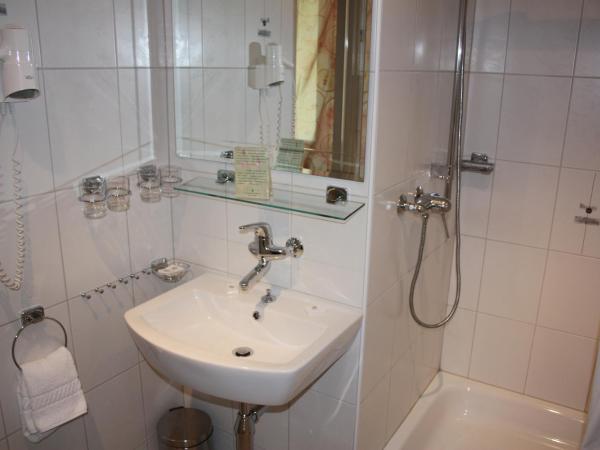 Hotel Paradis-Leukerbad-Therme : photo 1 de la chambre appartement 3 chambres avec balcon