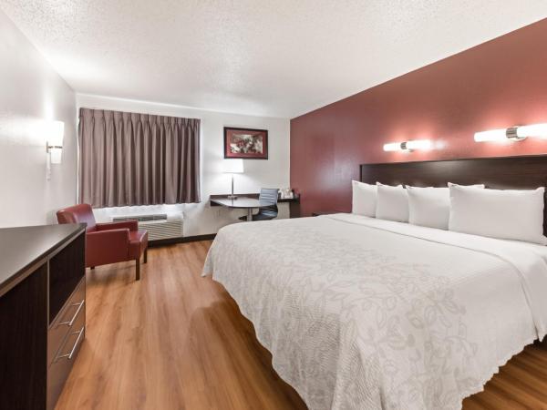 Red Roof Inn PLUS+ Columbus - Worthington : photo 2 de la chambre chambre lit king-size supérieure - non-fumeurs