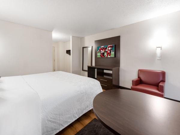 Red Roof Inn PLUS+ Columbus - Worthington : photo 4 de la chambre chambre lit king-size supérieure - non-fumeurs
