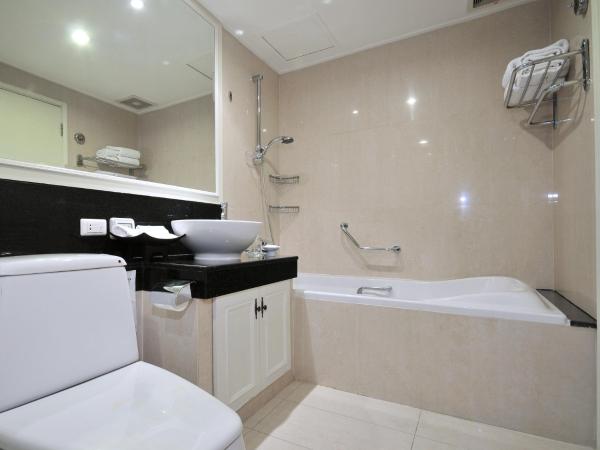 Centre Point Sukhumvit 10 : photo 9 de la chambre hébergement familial 2 chambres deluxe