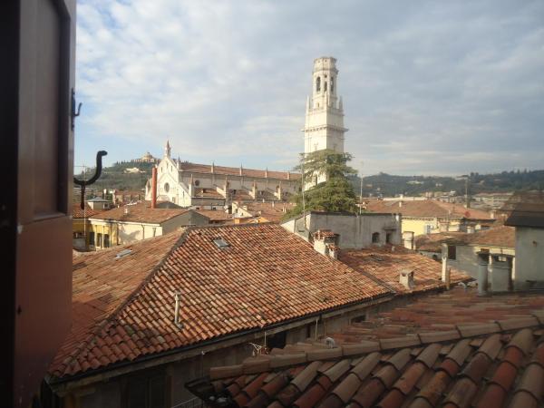 Protezione della Giovane - female hostel : photo 7 de la chambre lit simple dans dortoir féminin de 10 lits