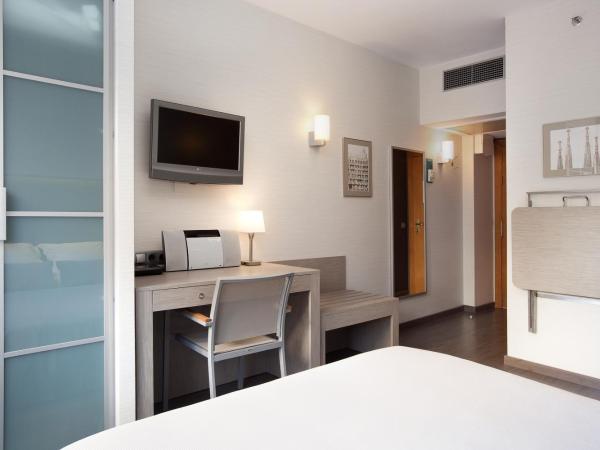 Aparthotel Silver : photo 10 de la chambre chambre double ou lits jumeaux - vue sur ville
