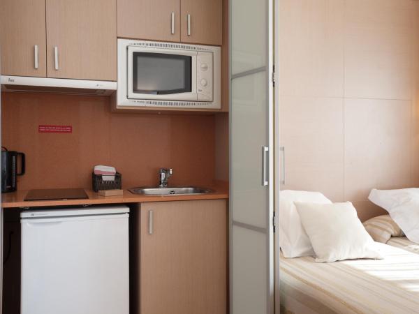 Aparthotel Silver : photo 5 de la chambre chambre double ou lits jumeaux standard - vue sur jardin