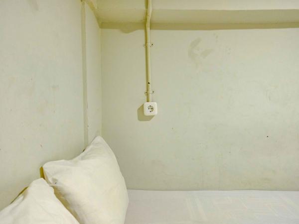 Cendrawasih Residence Mitra RedDoorz : photo 9 de la chambre chambre double standard