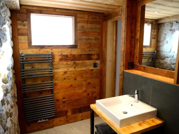 Chalet Cannelle : photo 5 de la chambre chambre double ou lits jumeaux deluxe - vue sur montagne