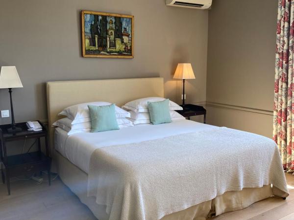 Château de Valmer : photo 3 de la chambre suite junior - vue sur piscine ou palmeraie 