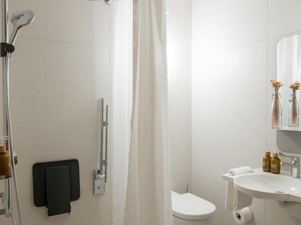 Carina - Design&Lifestyle hotel : photo 5 de la chambre chambre lits jumeaux pour personnes à mobilité réduite