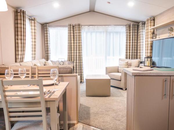 Yew Tree Lodge with Hot Tub : photo 6 de la chambre lodge