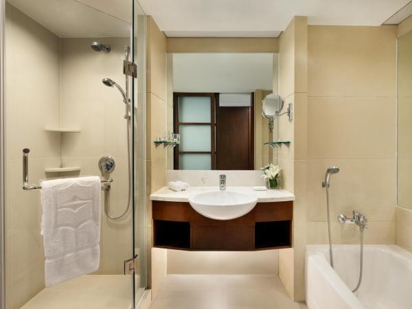 Shangri-La Qingdao - May Fourth Square : photo 6 de la chambre deluxe king room - city wing