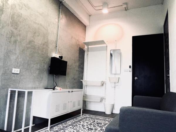 Shade House - Phuket Downtown : photo 6 de la chambre chambre double - vue sur montagne