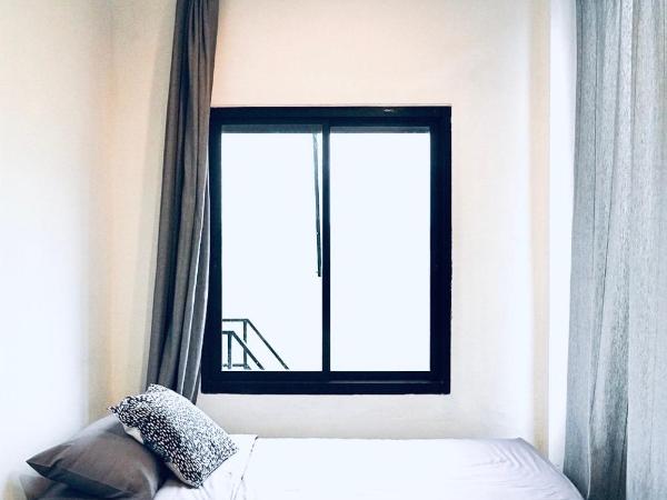 Shade House - Phuket Downtown : photo 7 de la chambre chambre double - vue sur montagne