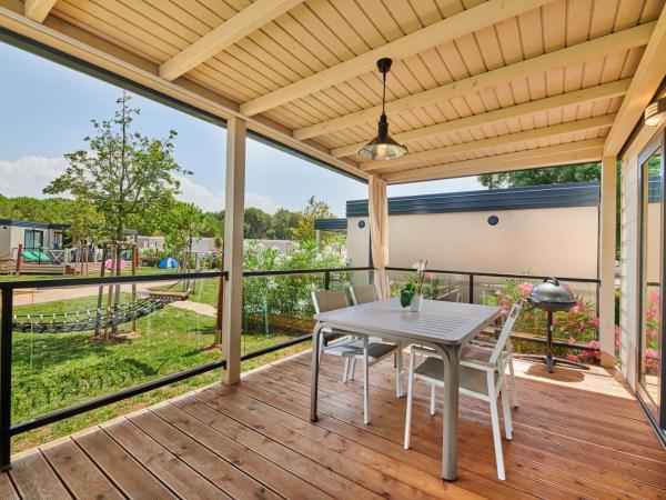 Camping Stella Maris Mobile Homes : photo 7 de la chambre mobile home premium (4+2)