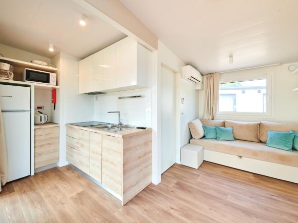 Camping Stella Maris Mobile Homes : photo 4 de la chambre mobile home premium (4+2)