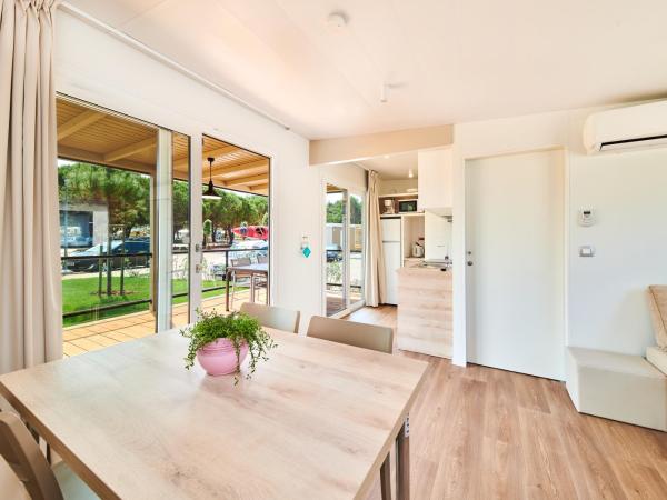 Camping Stella Maris Mobile Homes : photo 5 de la chambre mobile home premium (4+2)