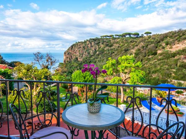 Hotel San Lorenzo Thermal Spa : photo 3 de la chambre chambre double ou lits jumeaux avec vue sur la mer et balcon