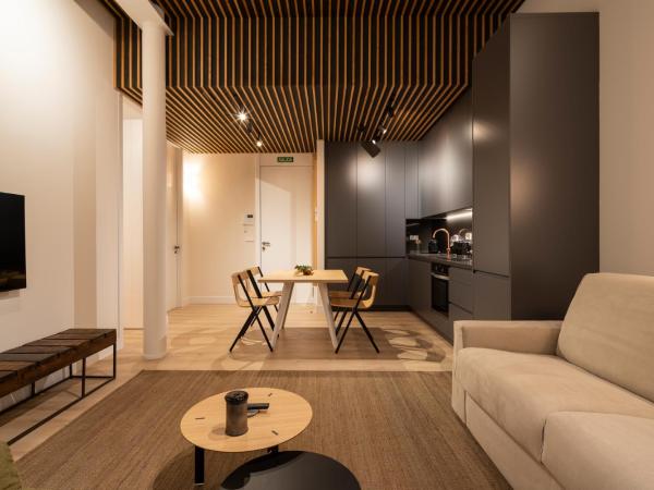 NORO Plaza : photo 4 de la chambre suite avec terrasse