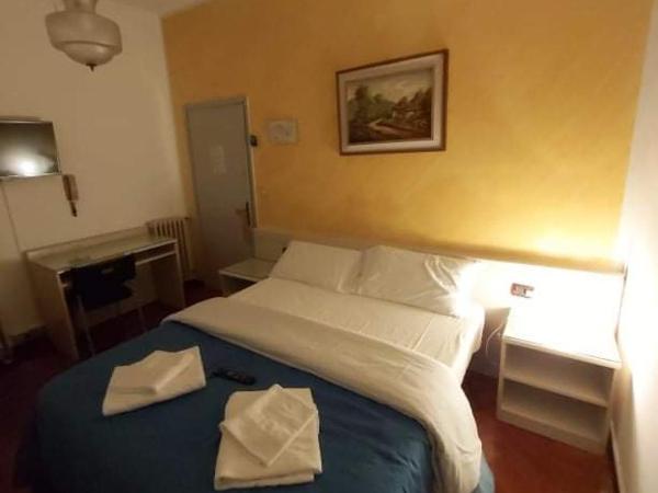 Hotel Arcella : photo 2 de la chambre chambre double standard avec salle de bains commune
