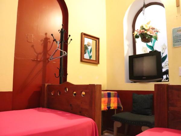 Hostel Casa Zalaoui : photo 1 de la chambre chambre double ou lits jumeaux avec salle de bains commune
